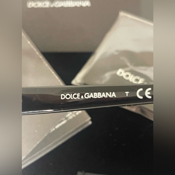 Dolce & Gabbana Gradient Lens Black Sunglasses and cloth,bag and clamshell case - Picture 7 of 15